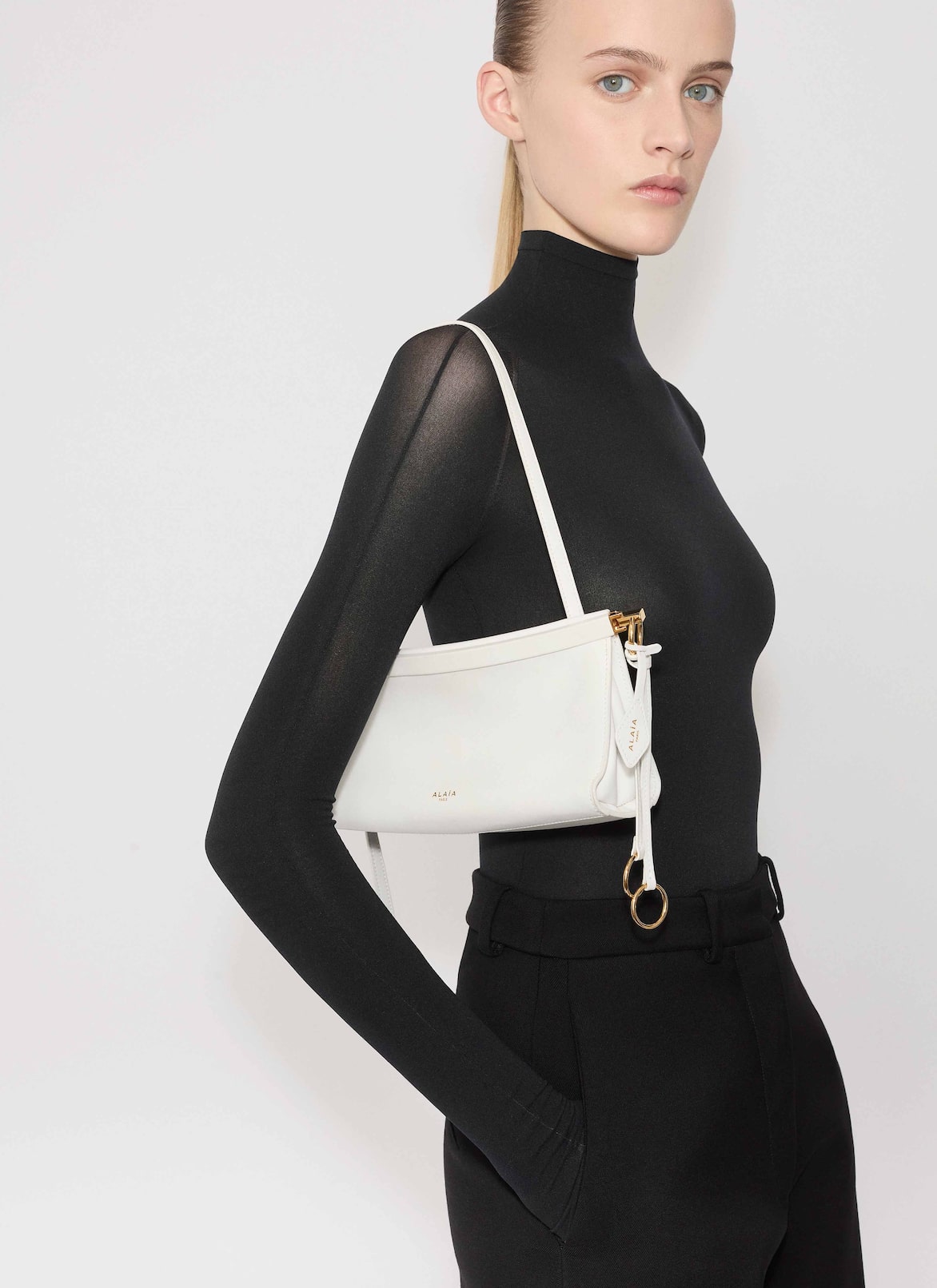 LE CLICK EAST WEST SMALL BAG IN LEATHER ALAÏA OPTIC WHITE LE CLICK EAST WEST SMALL BAG IN LEATHER